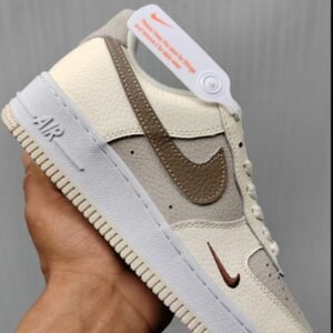 Sneakers سنيكرز