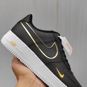 Sneakers سنيكرز