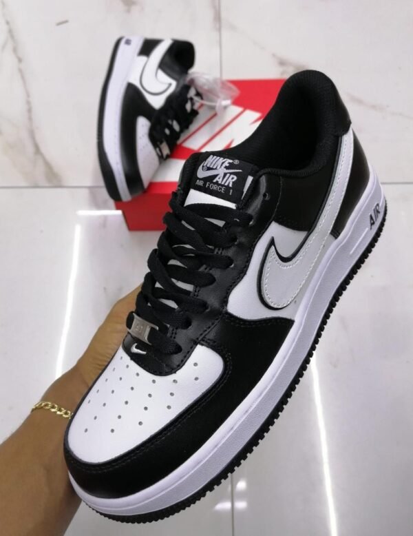 Sneakers سنيكرز