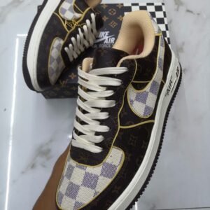 Sneakers سنيكرز