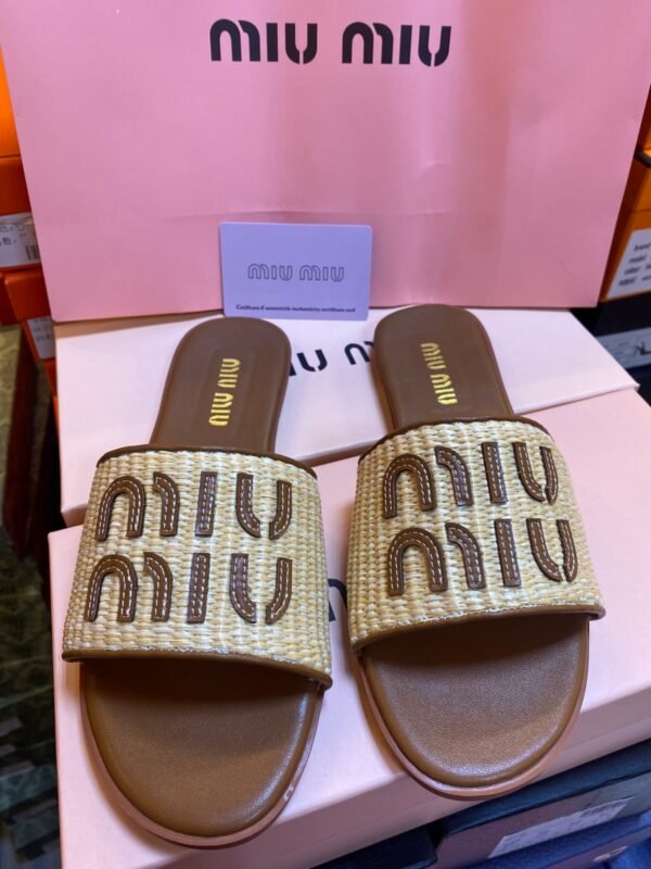 Slippers سليبر