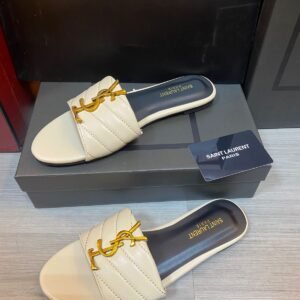 Slippers سليبر