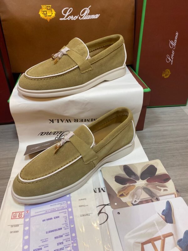 Sneakers سنيكرز