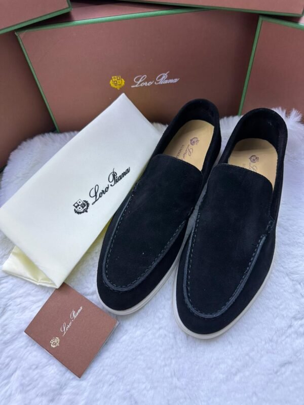 Sneakers سنيكرز