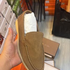 Sneakers سنيكرز