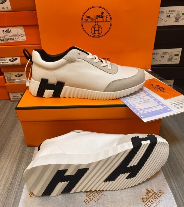 Sneakers سنيكرز