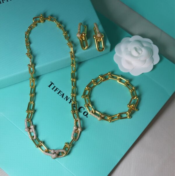 Accessories اكسسوارت