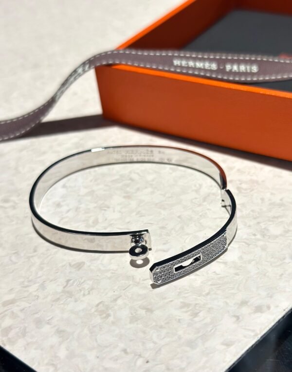 Accessories اكسسوارت - Image 3