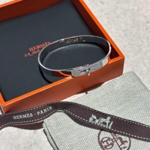 Accessories اكسسوارت