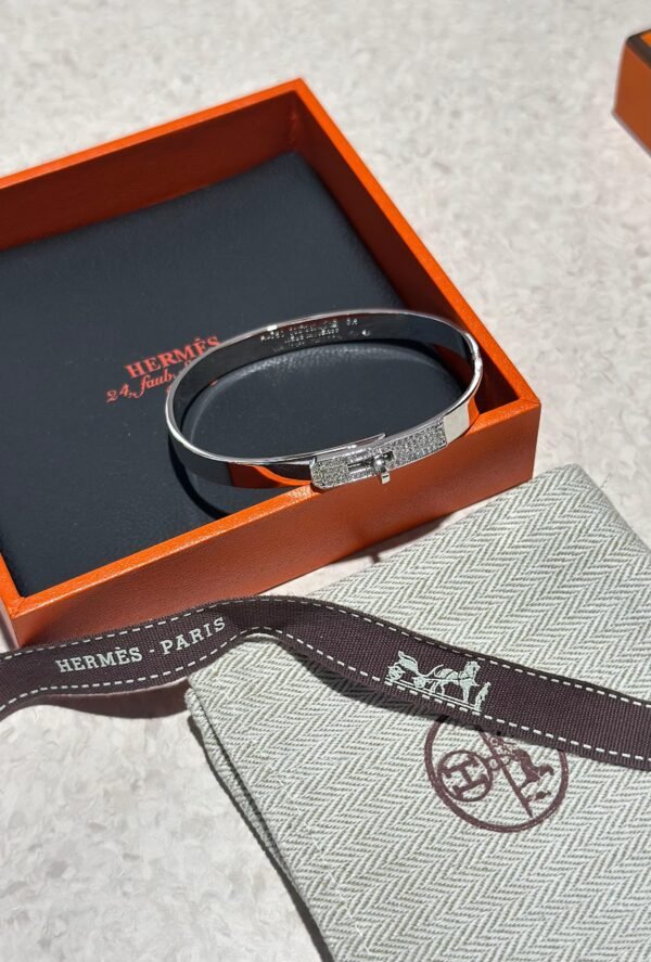 Accessories اكسسوارت