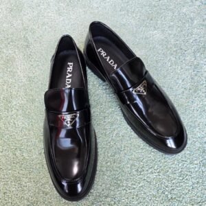 Sneakers سنيكرز
