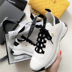 Sneakers سنيكرز