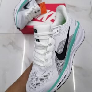 Sneakers سنيكرز