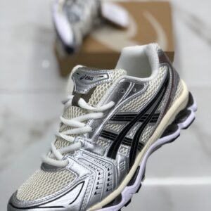 Sneakers سنيكرز