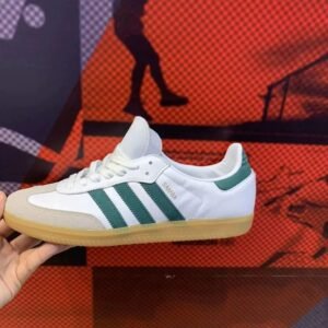 Sneakers سنيكرز