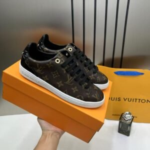 Sneakers سنيكرز