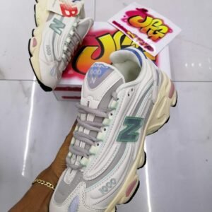 Sneakers سنيكرز