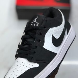 Sneakers سنيكرز