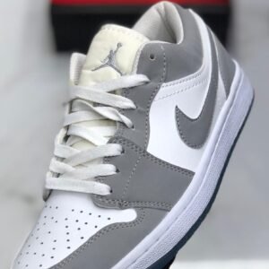 Sneakers سنيكرز