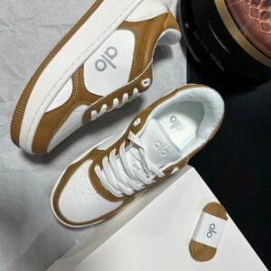 Sneakers سنيكرز